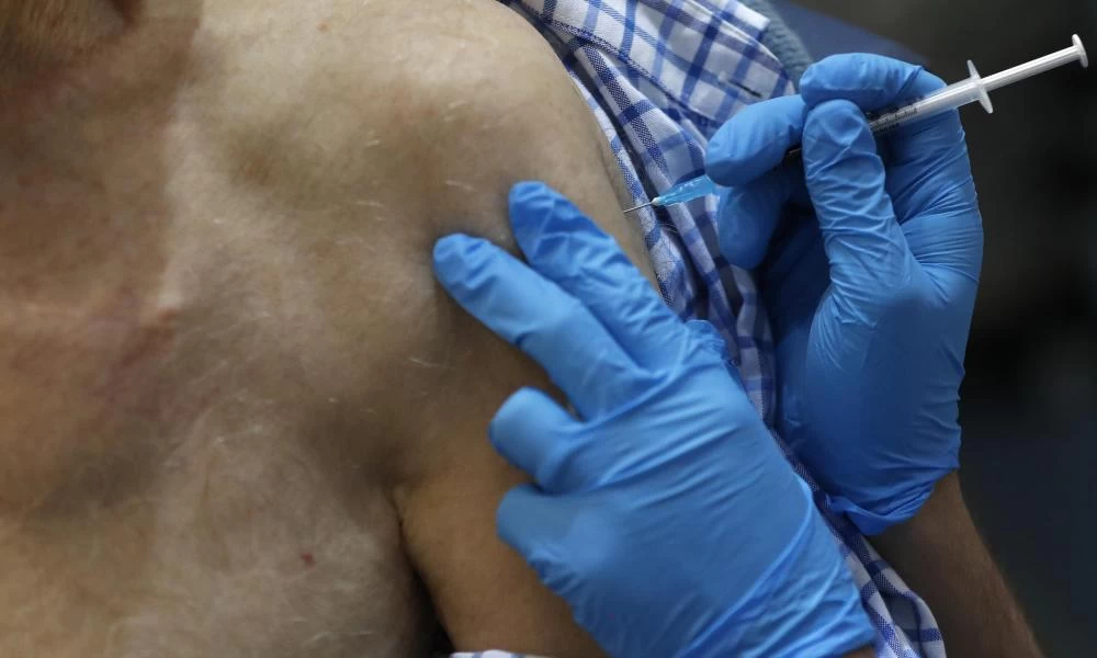 Eμβόλιο Pfizer: Πέθαναν δύο εθελοντές μετά τον εμβολιασμό